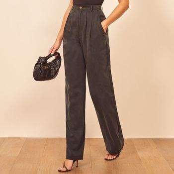 E-Comm: Boss Looks for the Office